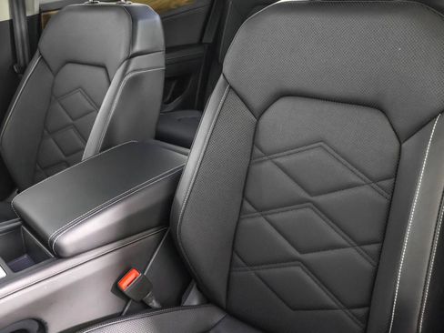 Used 2024 Volkswagen Atlas SE image 23