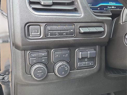 Used 2024 Chevrolet Tahoe High Country w/ Advanced Technology Package image 27