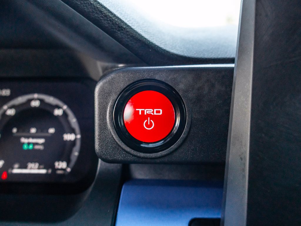 Used 2025 Toyota Tacoma TRD Off-Road AWD/4WD image 39