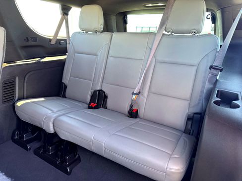 Used 2024 Chevrolet Suburban LT image 17