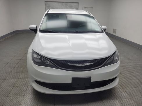 Used 2023 Chrysler Voyager LX image 14