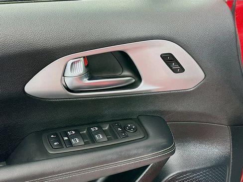 Certified 2025 Chrysler Pacifica Limited FWD image 27