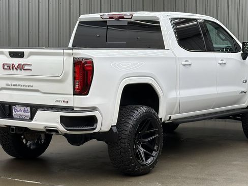 Used 2024 GMC Sierra 1500 AT4 w/ Technology Package AWD/4WD image 5