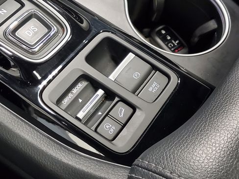 Certified 2024 Honda Pilot Touring image 41