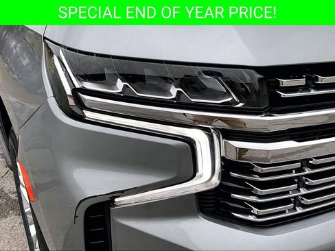 Used 2024 Chevrolet Suburban Premier image 32