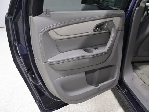 Used 2017 Chevrolet Traverse LT w/ Traveler's Package AWD/4WD image 19