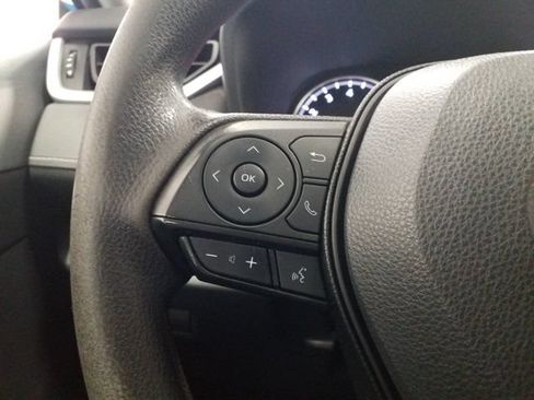 Used 2019 Toyota RAV4 LE w/ Carpet Mat Package AWD/4WD image 4