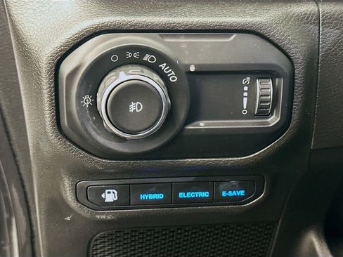 Used 2023 Jeep Wrangler Sahara w/ Cold Weather Group image 17