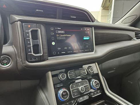 Used 2022 GMC Yukon XL Denali w/ Denali Premium Package image 29