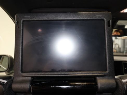 Used 2022 Chrysler Pacifica Limited w/ Uconnect Theater Family Group FWD image 15