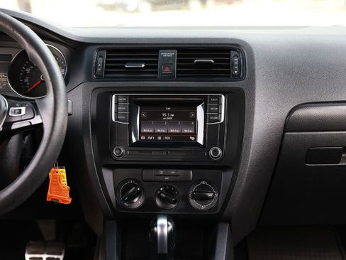 Used 2016 Volkswagen Jetta S image 34