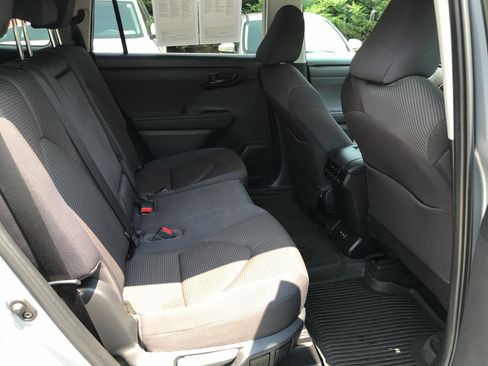 Used 2023 Toyota Highlander LE AWD/4WD image 27