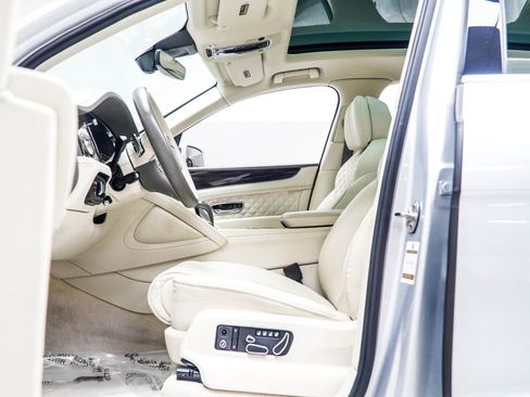 Used 2021 Bentley Bentayga AWD/4WD image 49