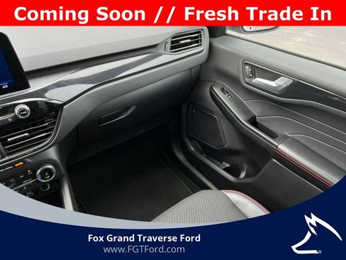 Used 2025 Ford Escape ST-Line Select AWD/4WD image 29