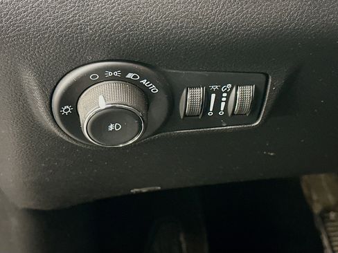 Used 2022 Jeep Compass Latitude image 17