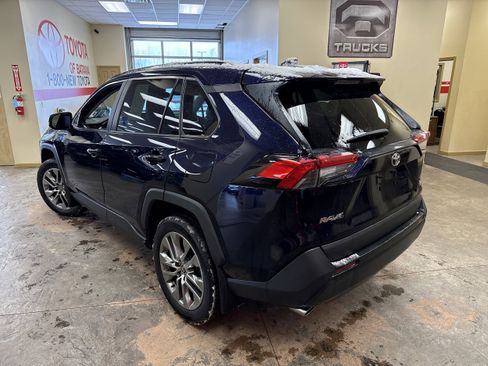 Used 2023 Toyota RAV4 XLE Premium image 8