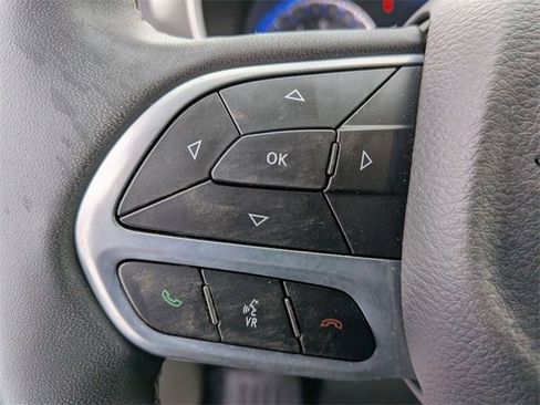 Used 2023 Chrysler Pacifica Touring-L image 18