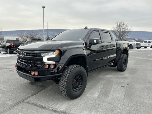 Used 2025 Chevrolet Silverado 1500 LTZ image 3