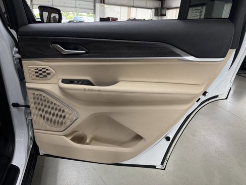 Used 2021 Jeep Grand Cherokee L Limited AWD/4WD image 15