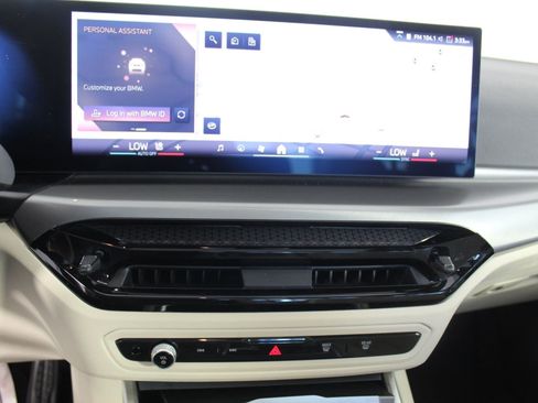 Used 2025 BMW 330i xDrive Sedan image 31