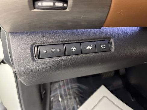 Used 2023 Nissan Pathfinder Platinum w/ Cargo Package FWD image 30