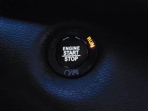 Used 2017 Jeep Cherokee Trailhawk w/ Comfort/Convenience Group image 32