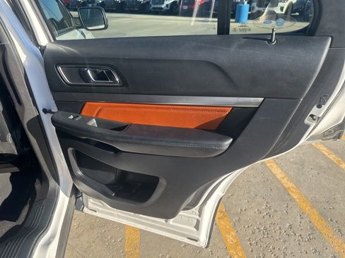 Used 2019 Ford Explorer XLT w/ Equipment Group 202A AWD/4WD image 29