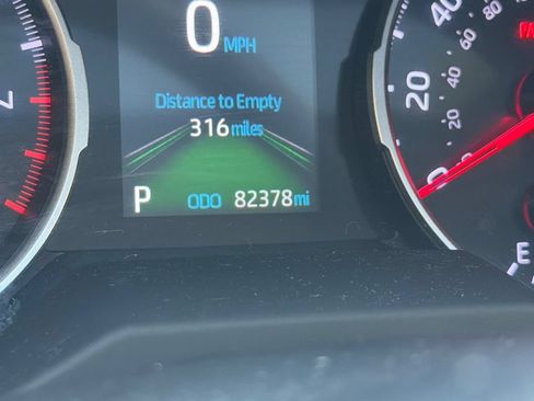 Used 2019 Toyota RAV4 XLE w/ Carpet Mat Package FWD image 29