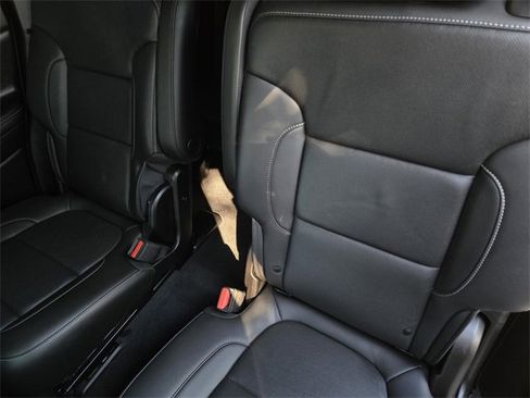 Used 2023 GMC Acadia SLT w/ Elevation Edition image 14