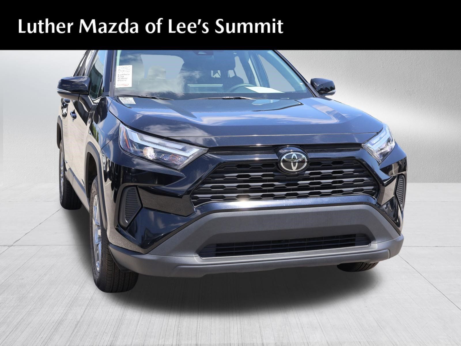 Used 2025 Toyota RAV4 XLE AWD/4WD image 1