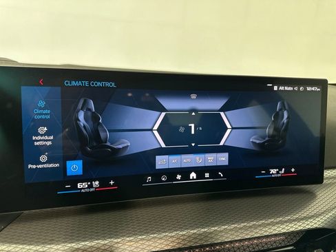 Used 2026 BMW M2 w/ Lighting Package RWD image 35