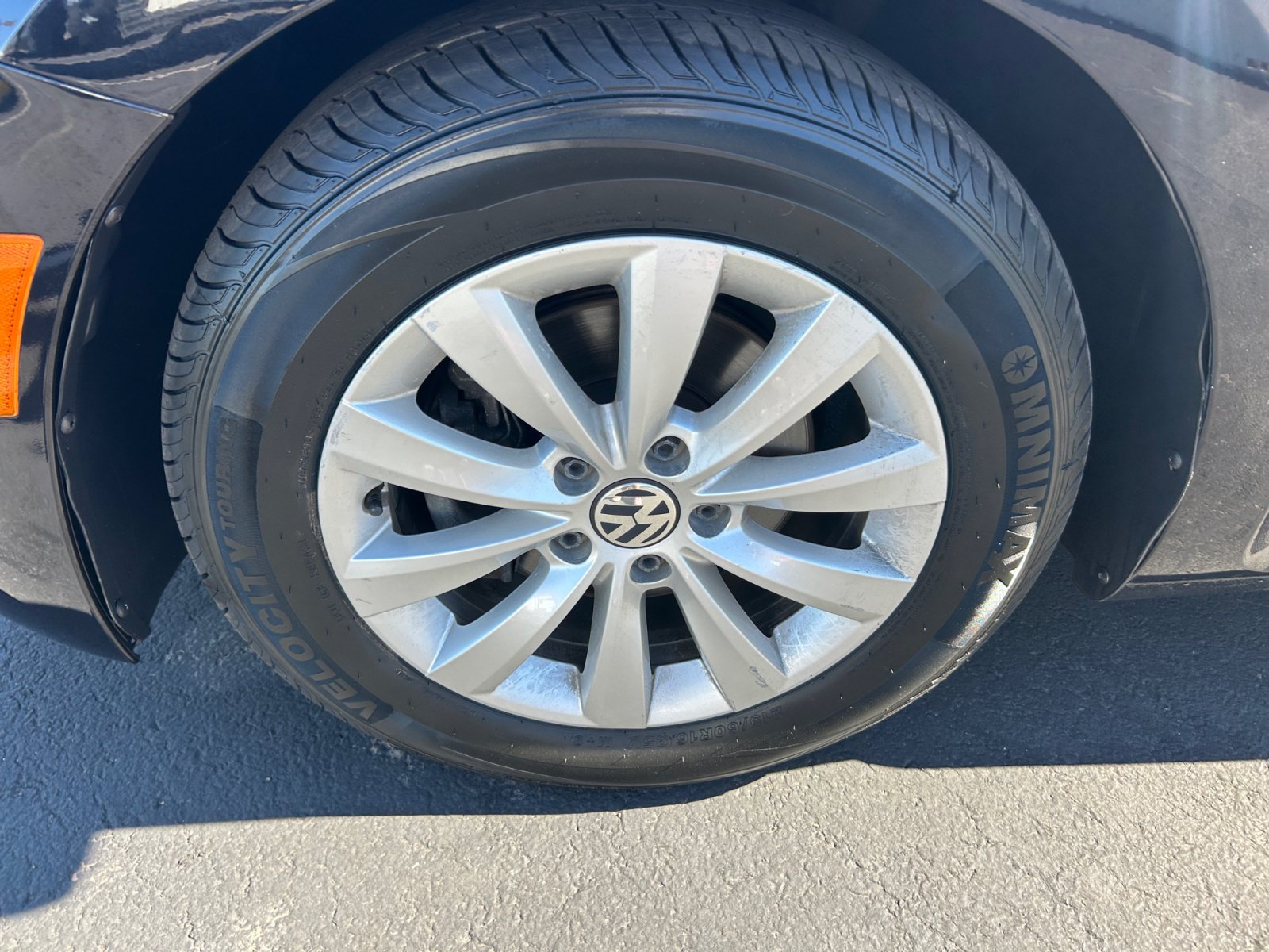 Used 2017 Volkswagen Beetle 1.8T Classic FWD image 25