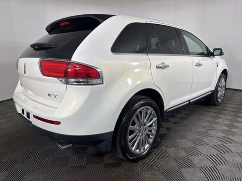 Used 2013 Lincoln MKX FWD image 3