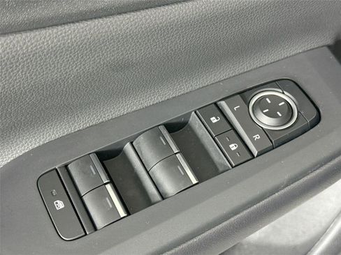 Used 2025 Toyota Prius Plug-In Hybrid FWD image 26