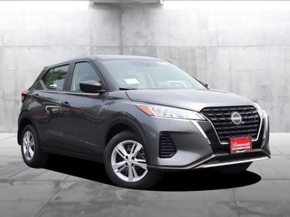 New 2025 Nissan Kicks Play S