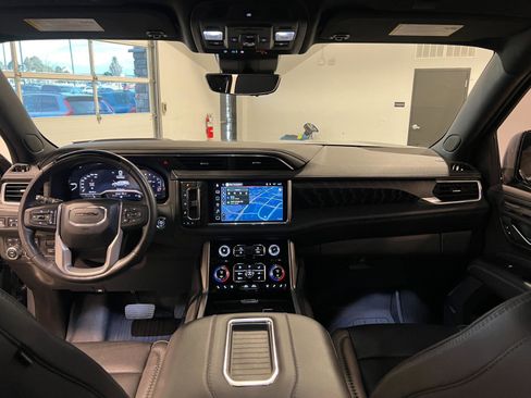 Used 2023 GMC Yukon Denali w/ Denali Reserve Package image 32
