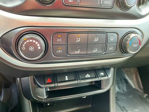 Used 2021 Chevrolet Colorado LT w/ Chrome Appearance Package AWD/4WD image 15