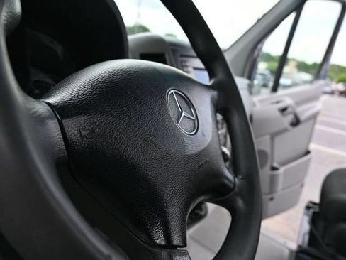 Used 2018 Mercedes-Benz Sprinter 2500 image 20