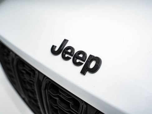 Used 2023 Jeep Grand Cherokee L Laredo AWD/4WD image 3