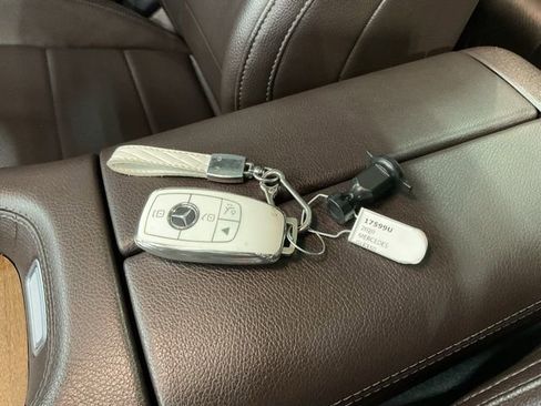 Used 2020 Mercedes-Benz GLE 350 4MATIC image 22