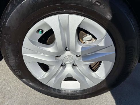 Used 2013 Toyota RAV4 LE image 14