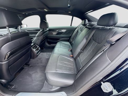 Used 2019 BMW 750i RWD image 22