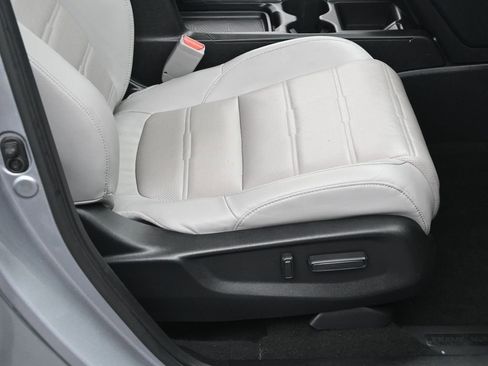 Used 2019 Honda CR-V Touring image 10