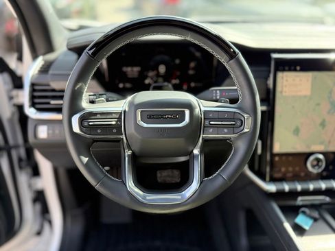 Used 2025 GMC Acadia Denali w/ Super Cruise Package image 6