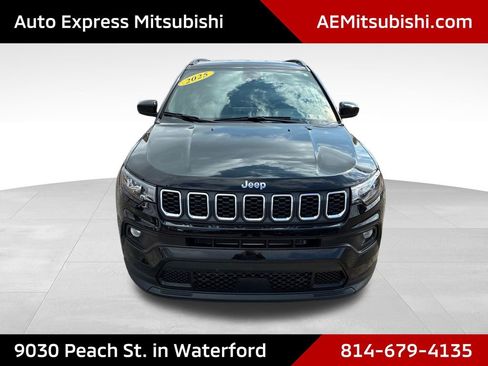 Used 2025 Jeep Compass Latitude AWD/4WD image 2
