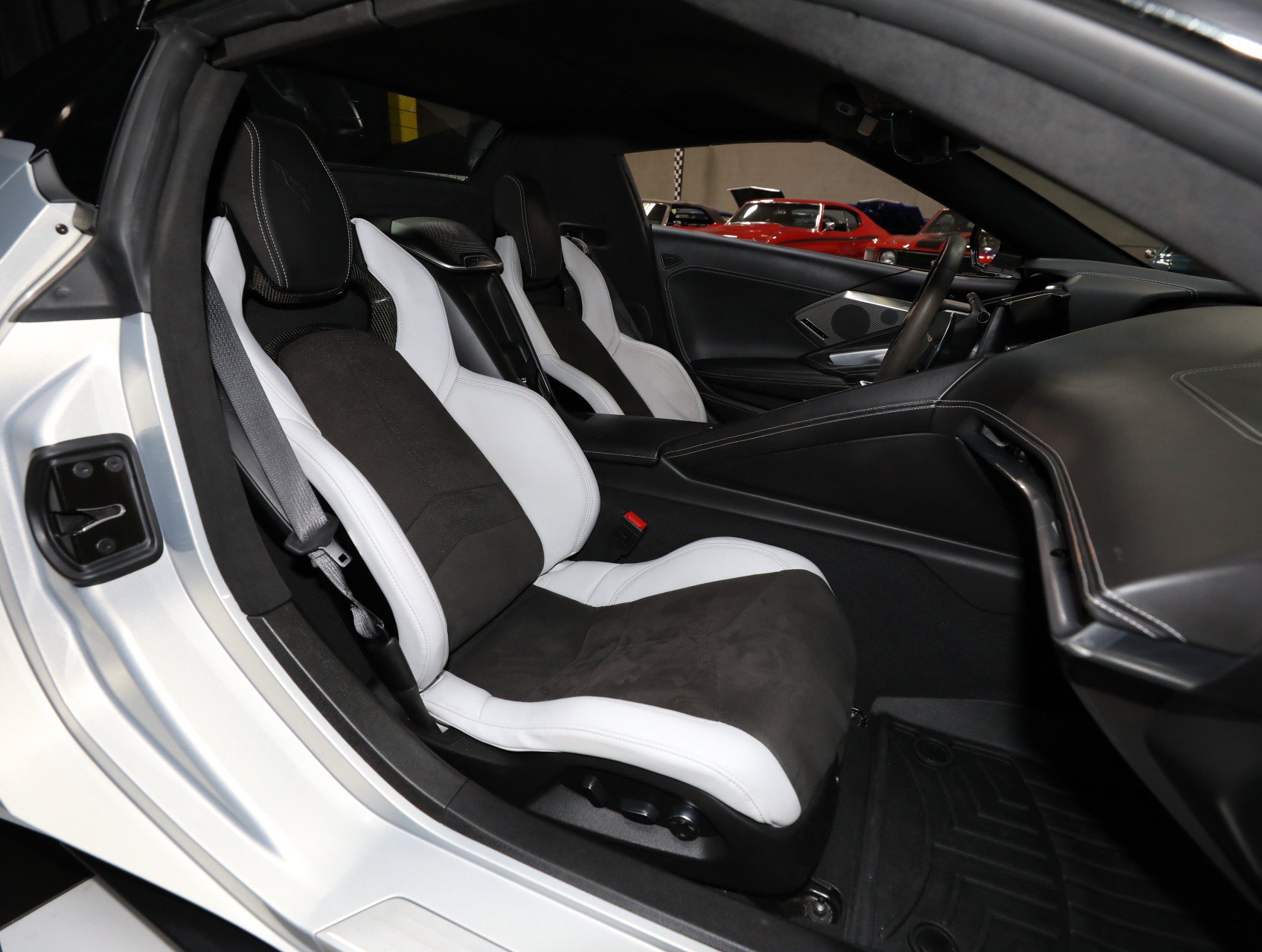 Used 2021 Chevrolet Corvette Stingray Premium Conv w/ Z51 Performance Package RWD image 57