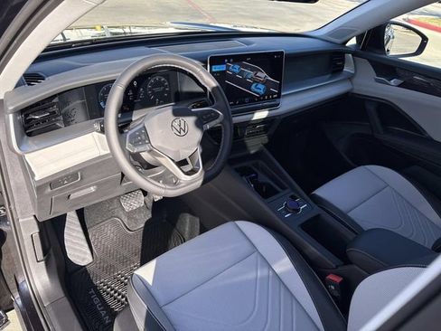 New 2026 Volkswagen Tiguan SE image 11