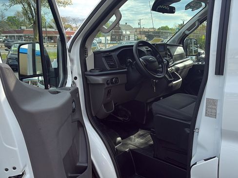Used 2024 Ford Transit 250 Low Roof w/ Exterior Upgrade Package RWD image 9