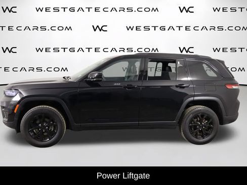 Used 2025 Jeep Grand Cherokee Altitude AWD/4WD image 5