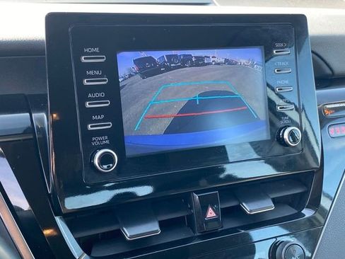 Used 2023 Toyota Camry SE image 9